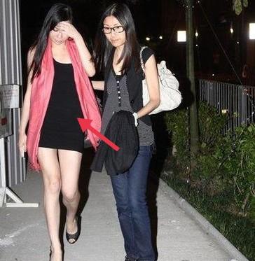 帮出轨丈夫收拾完烂摊子,又给虐猫惹众怒的女儿打掩护,太惨了吧