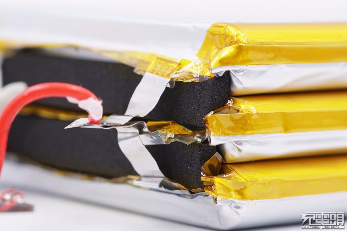 拆解aigo充电宝,aigo2000充电宝拆解