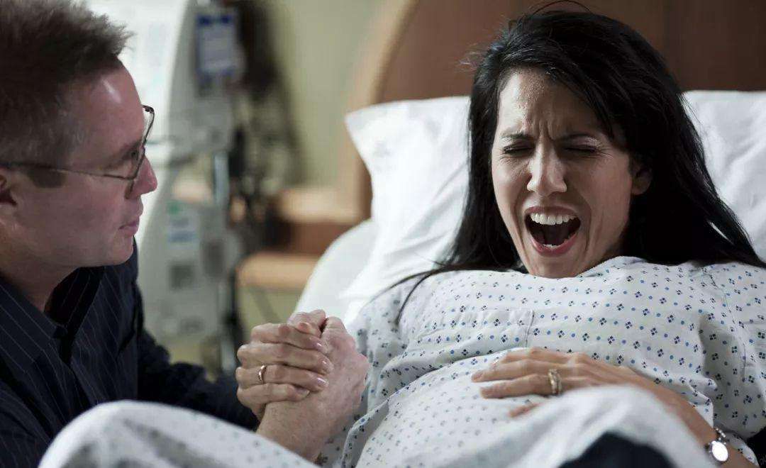 剖腹产手术把子宫拿出来,剖腹产手术需要从子宫取出胎儿吗