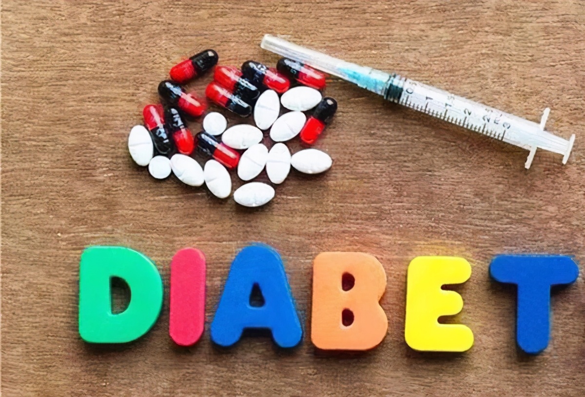 糖尿病人的口气是烂苹果味怎么办,糖尿病小便有臭苹果味是什么原因