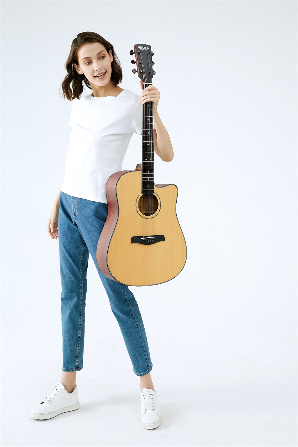 初学者入门吉他买哪个品牌好,儿童小吉他初学者入门教程