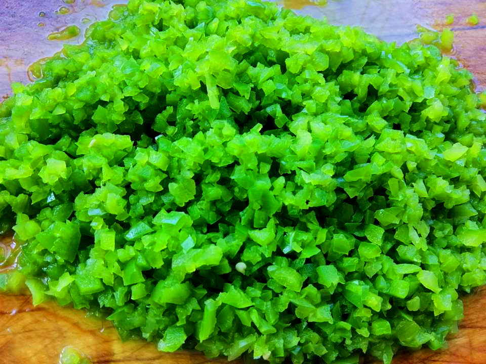 辣椒肉馅饺子放虾皮吗,辣椒肉馅饺子用青椒还是尖椒