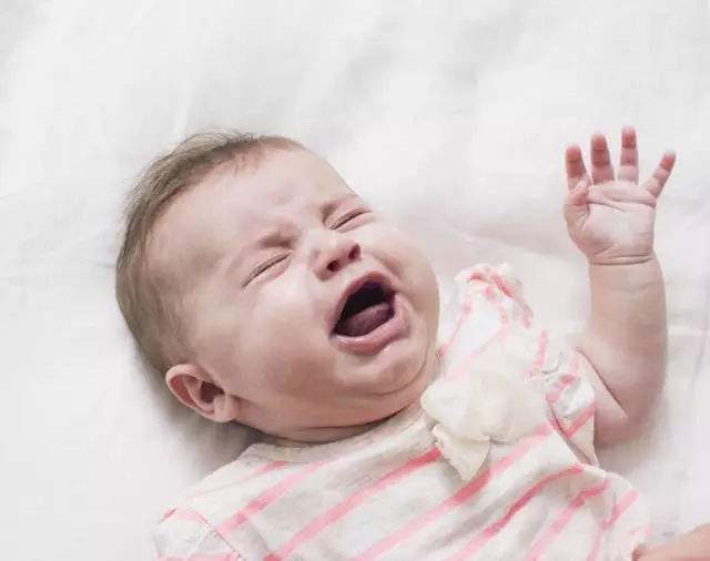 宝宝胀气一直闹怎么办,宝宝经常胀气宝妈要注意什么饮食