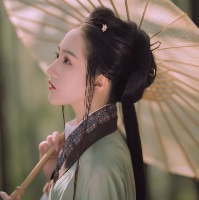 不染世俗的古风女头真人,有意境古风女头真人版