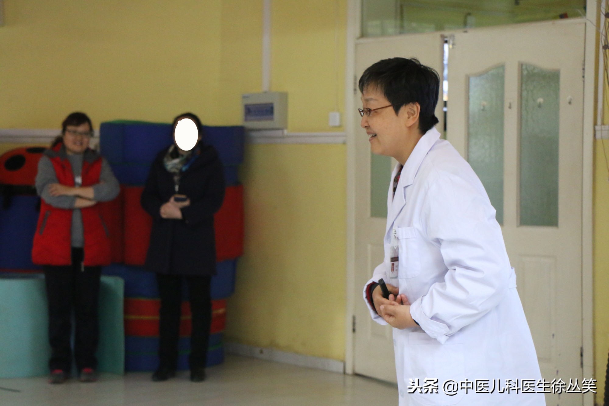 孩子拉肚子伴有发烧怎么推拿,小孩腹泻高烧是什么原因