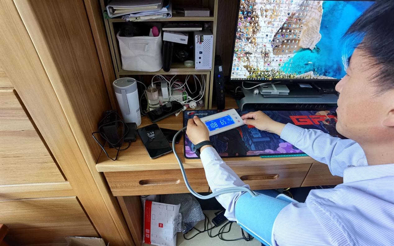 关爱父母！精准血压监测，我选乐心*管双**血压计i7