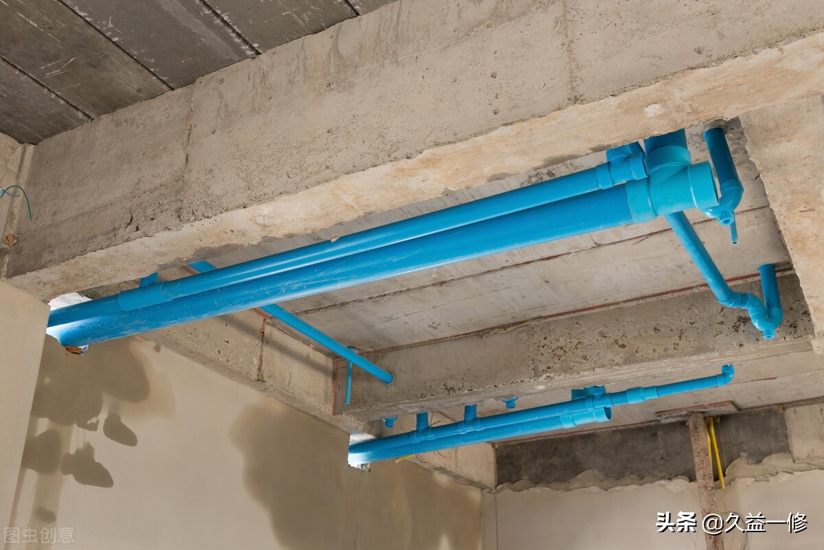 卫生间铺完地砖以后漏水怎么处理,暗管漏水家里厨房地砖会有变化吗