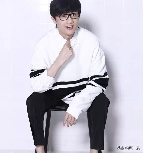华语乐坛不得不说的音乐鬼才许嵩,许嵩最开始是网络歌手