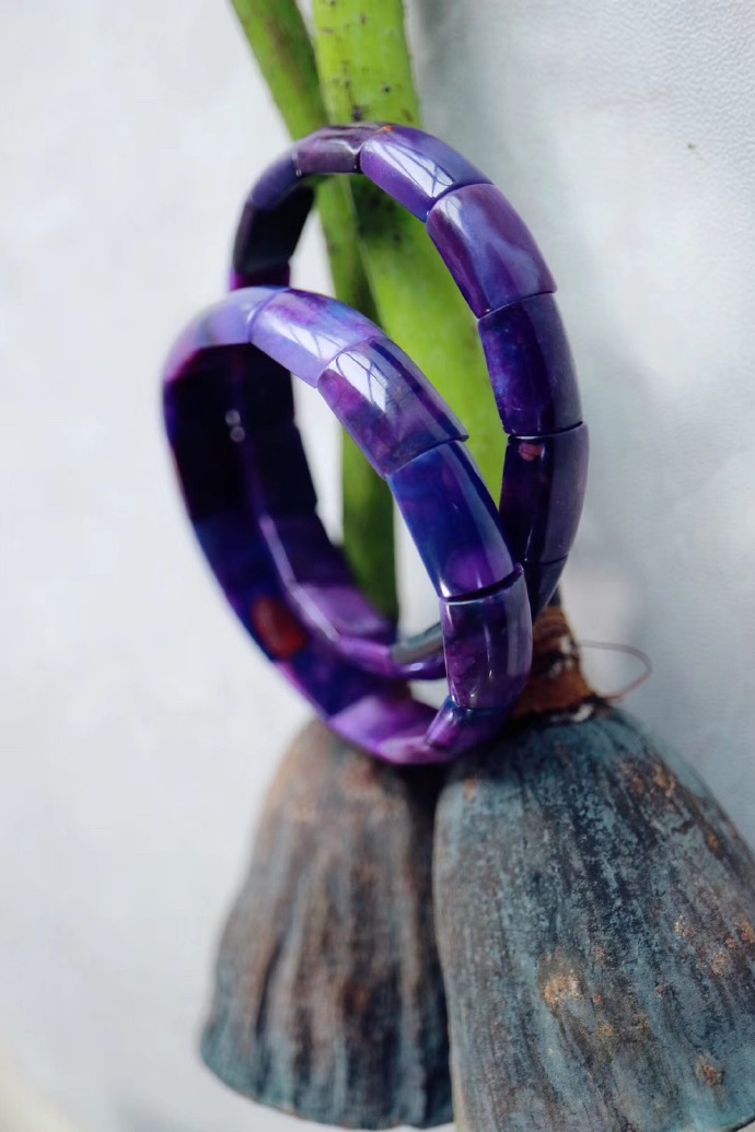 你会戴黄金首饰吗,什么类型的手链可以戴右手