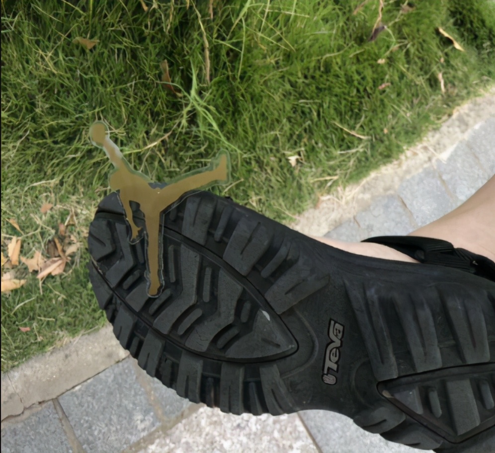 搞笑gif趣图兄弟们来跟我一起摇摆,大哥搞笑动图gif