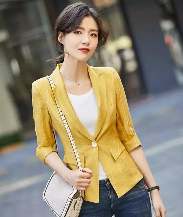 西装牛仔裤秋季最时尚大气穿搭,薄西装牛仔裤早秋时髦的极简套路