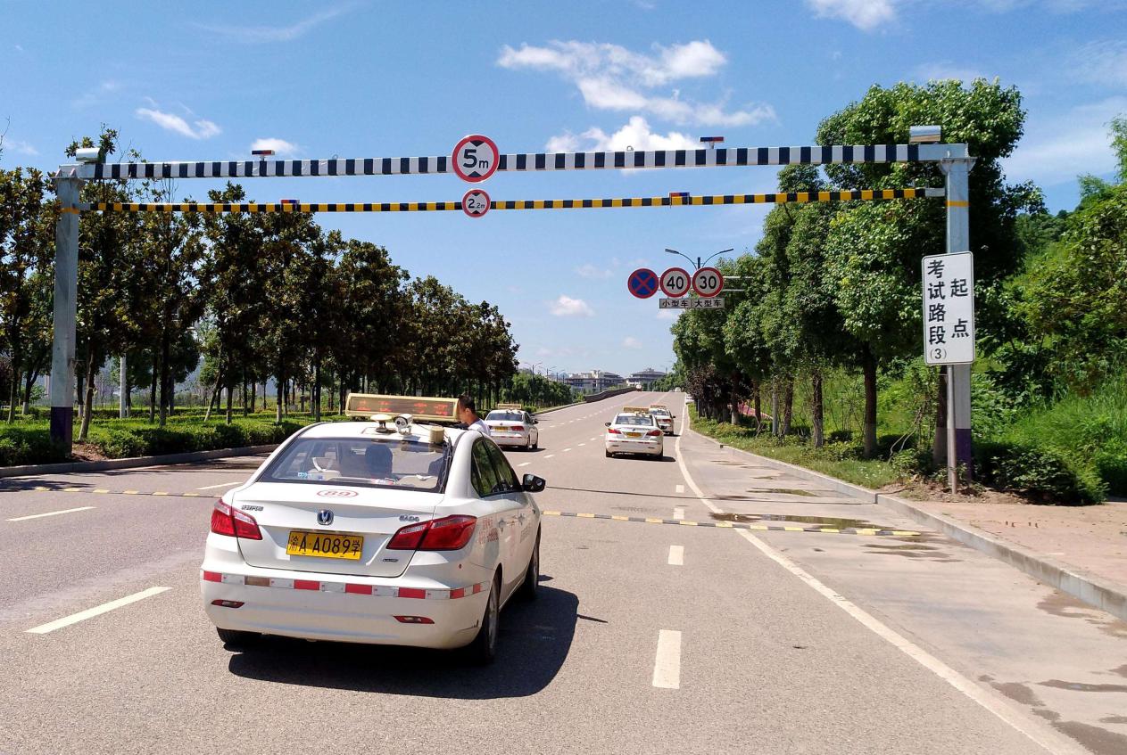 科二科三五次都挂科的视频,科二科三五次不过成绩作废合理吗