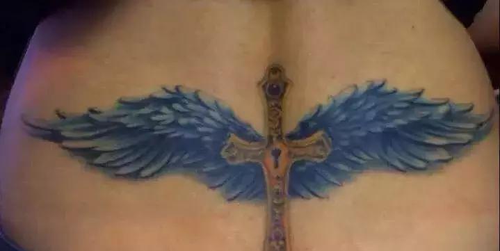 后背纹身有哪些,代表自由的背部纹身