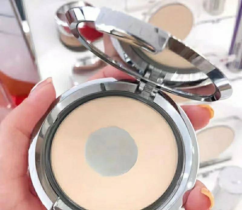 平价里面也有精品，倩碧腮红上脸很减龄，香缇卡粉饼哑光不拔干