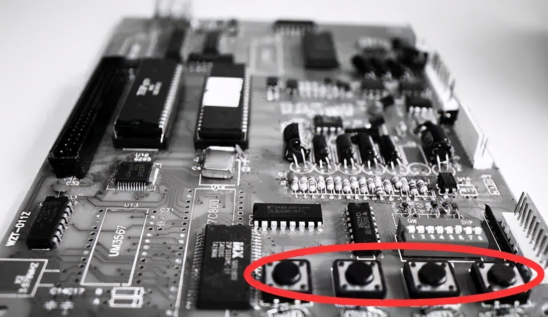 两男子因口角起冲突一人被拘留,两名男子发生纠纷后续