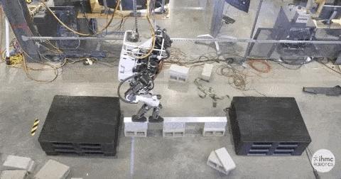 “请停止霸凌机器人”假视频揭秘，2019最强大机器人Top10在这里