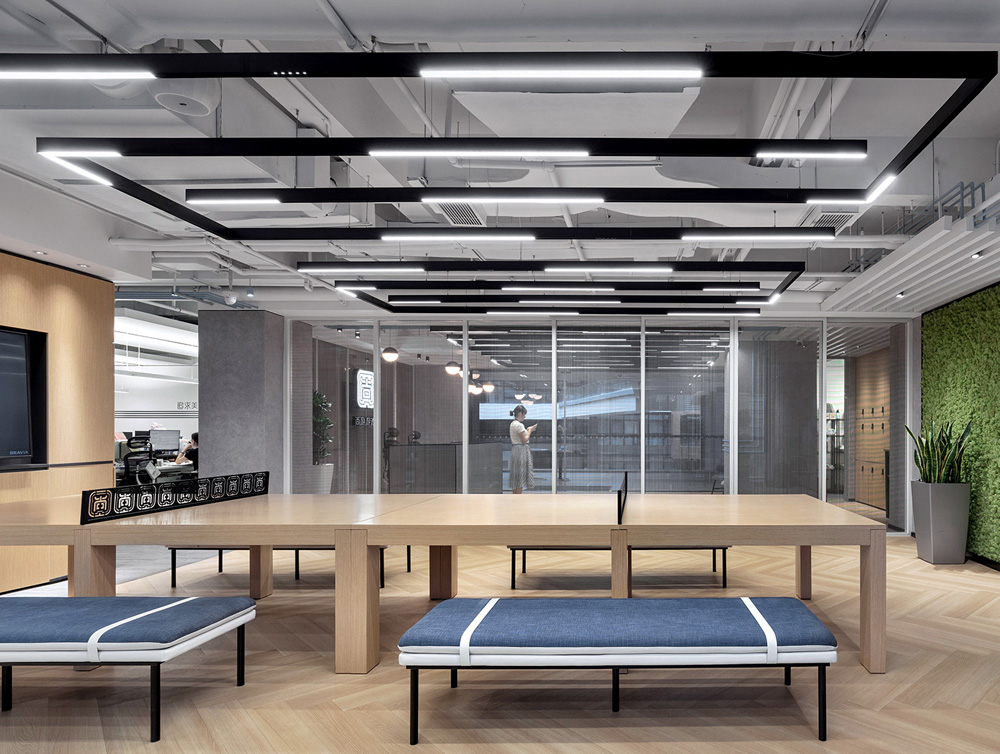 高级工业风尚游游戏深圳办公设计欣赏