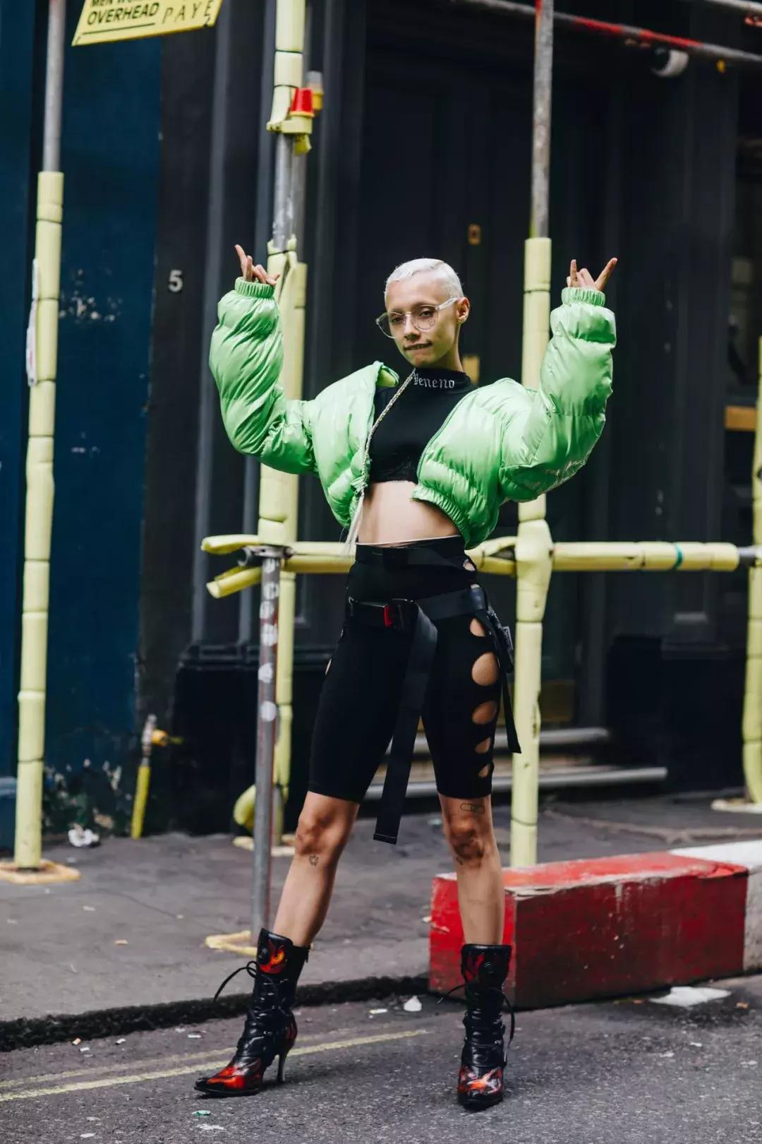 冬天羽绒服内搭怎么穿保暖又时尚,衣柜放久的羽绒服和外套