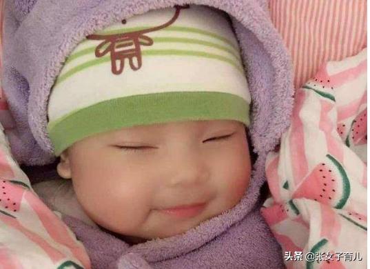 宝宝睡觉咧嘴笑为什么,宝宝睡觉时微笑是在做梦吗
