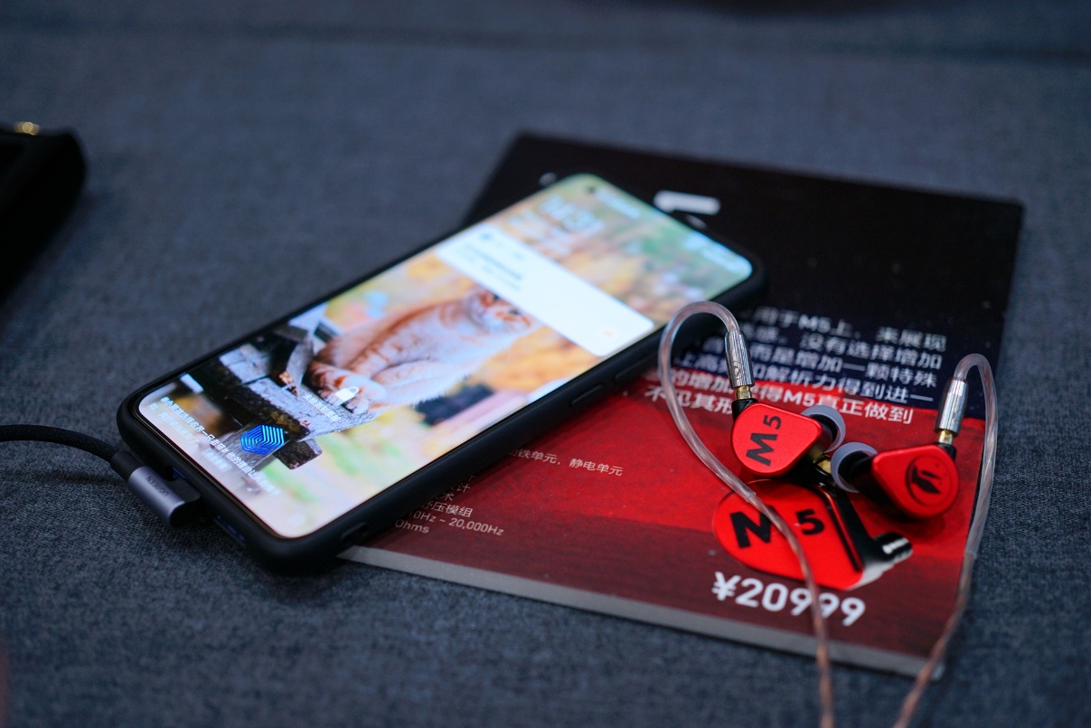 iqooz5和小米10s哪个音质好,小米10至尊纪念版对比iqoo8