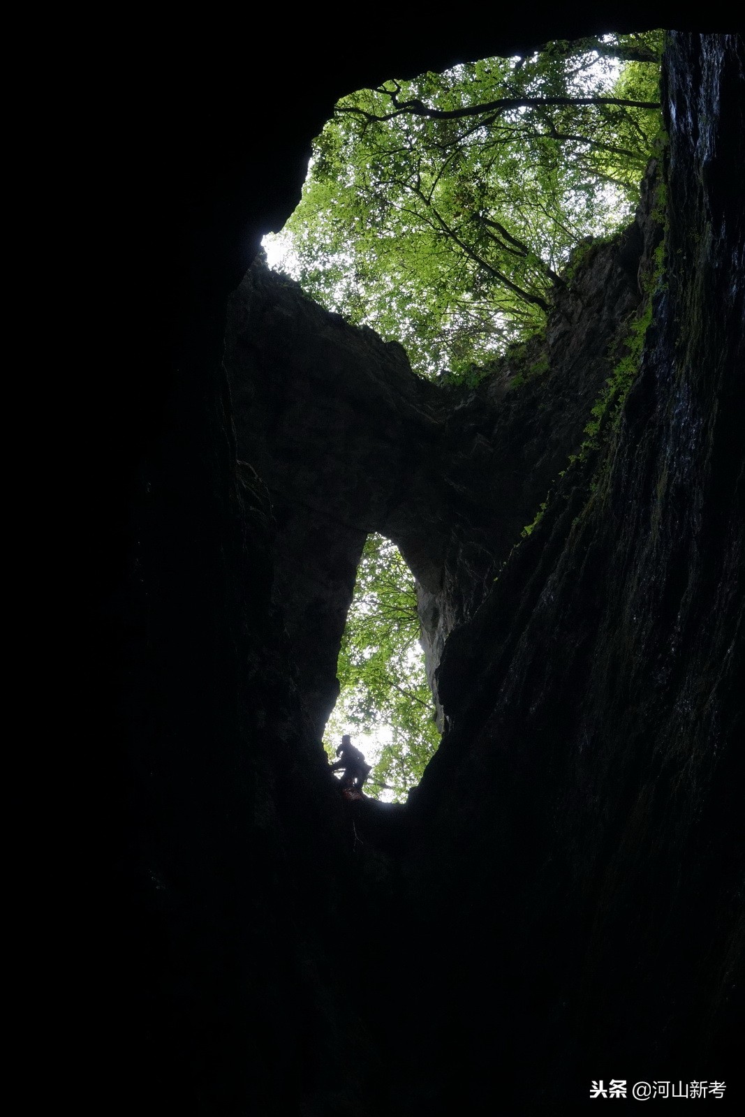 探险中国天坑视频,专家探险贵州神秘天坑完整版视频