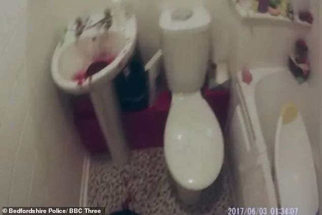 足球教练遭虐待,23岁足球教练被家暴