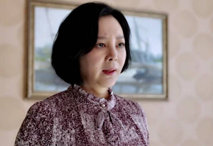 28岁成名的2段婚姻,她出道54年经历两段婚姻