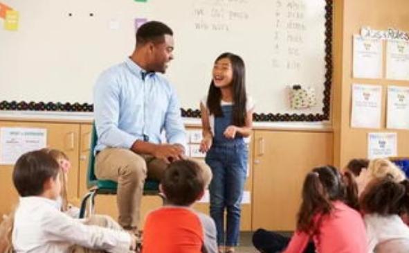 如何帮助孩子克服上台恐惧,孩子上台胆小该如何教育