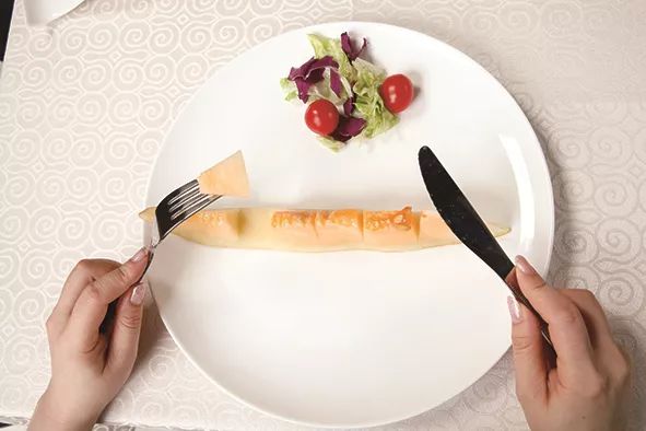 吃饭最基本的礼仪和动作,吃饭需要注意的礼仪