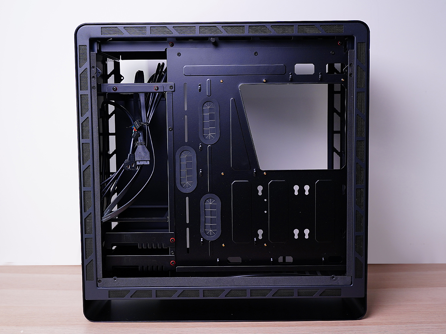 黑硬的外壳，粉嫩的内芯，全能型PC畅玩《永劫无间》的江湖世界