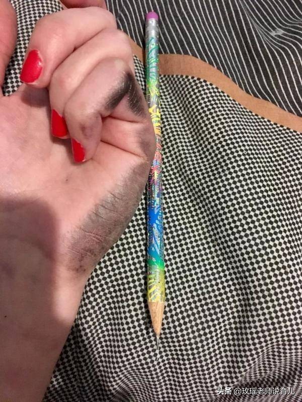 孩子是左撇子怎么办?需要纠正吗?看看孩子的“优势半球”再决定