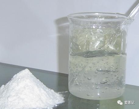 搓泥是护肤品原因还是脸的原因,抹护肤品脸上搓泥是什么原因