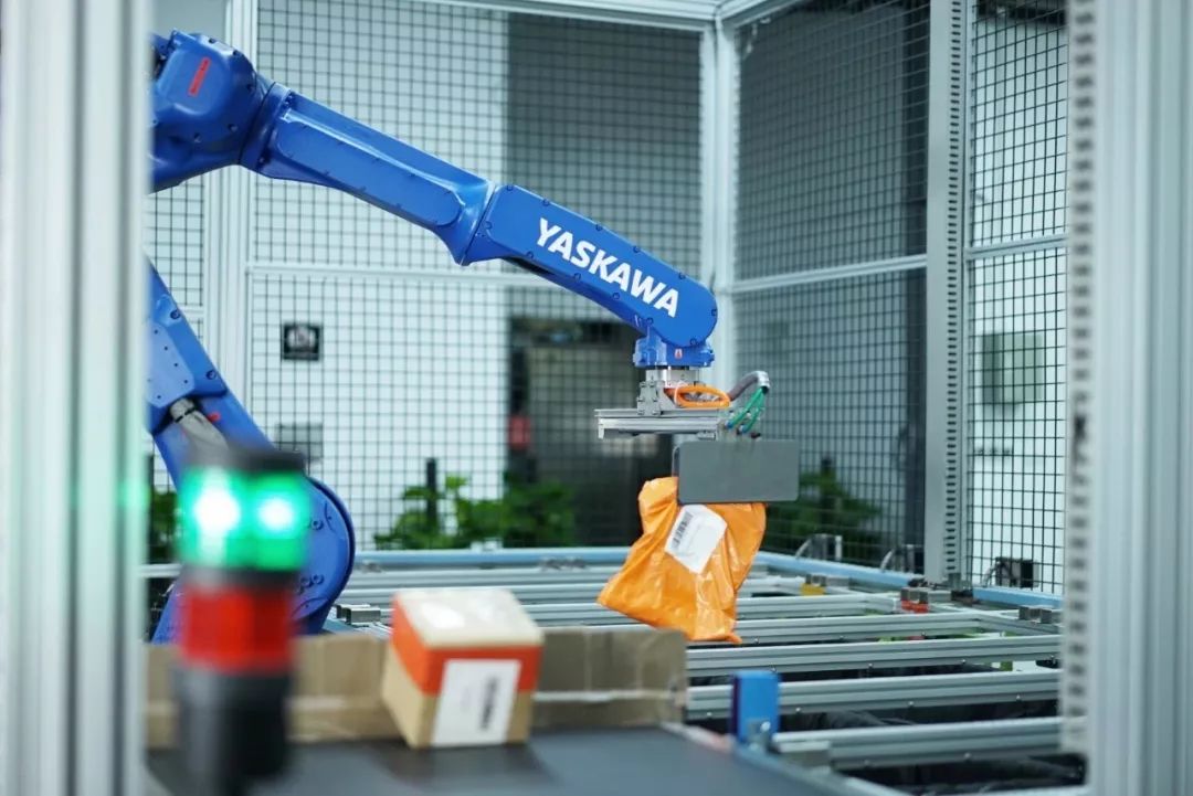 「第C维」智能物流机器人会自己开网店吗？