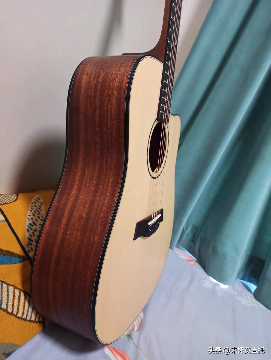 吉他新手入门适合用什么吉他 (新手入门吉他买多少钱的好)