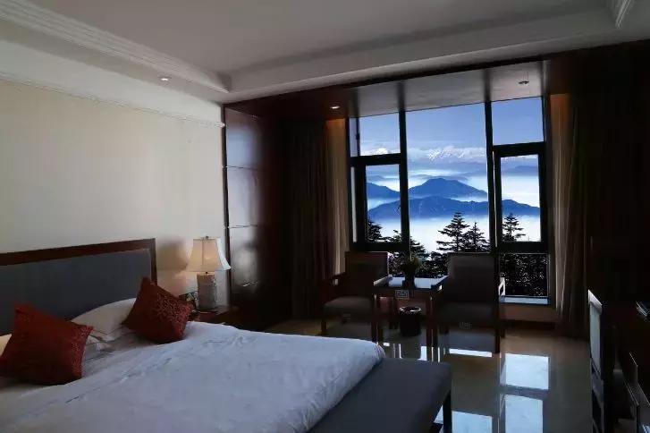 峨眉春游免费景点,一条绝佳的自驾旅游线路