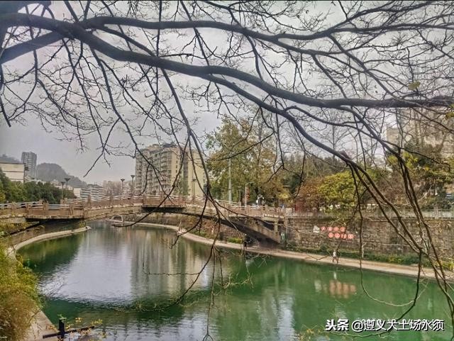 在冬天里看遵义湘江河上的秋色