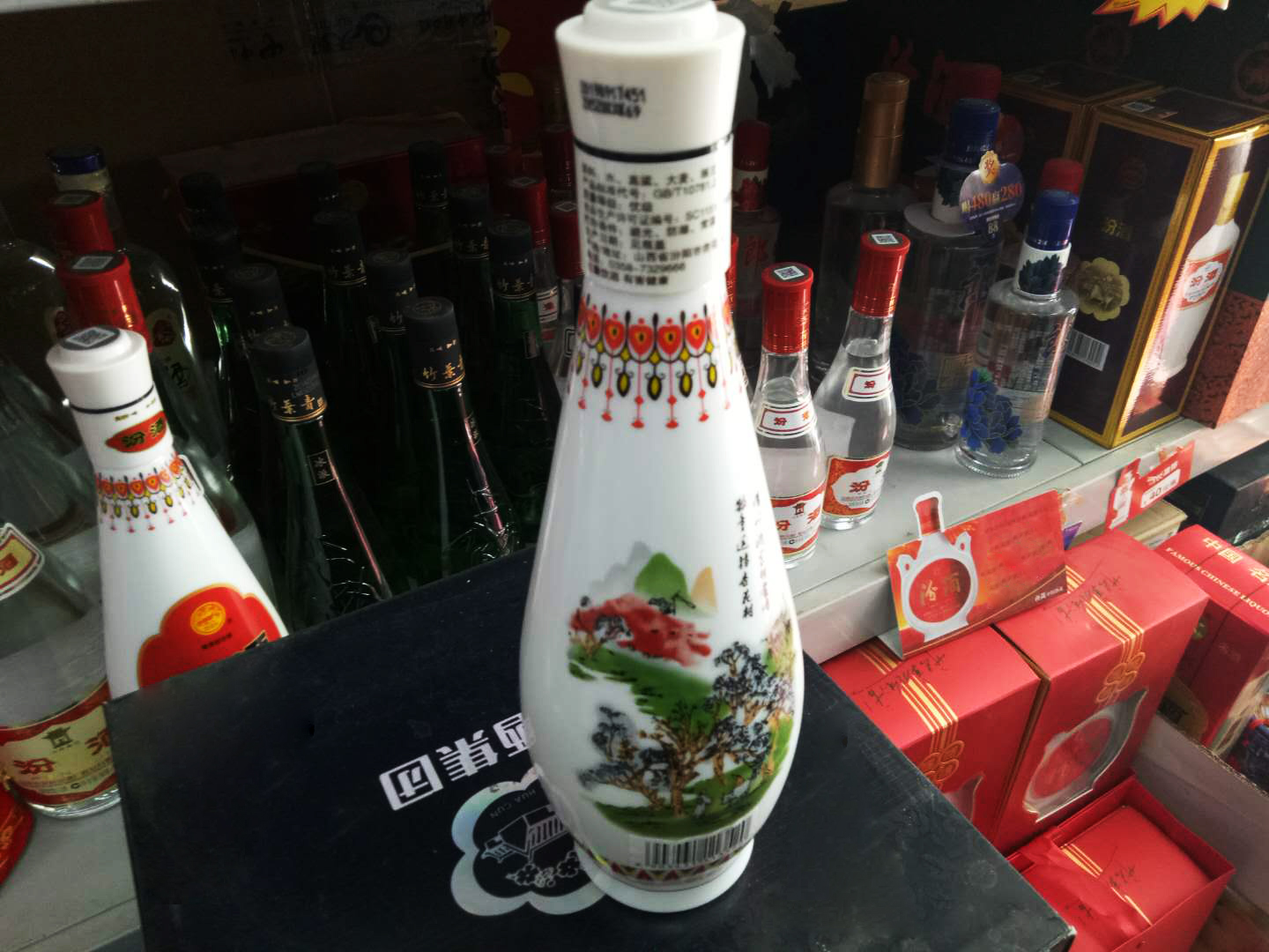 前几年很火的一款汾酒！好喝不贵，设计很上档次，天天喝也喝得起