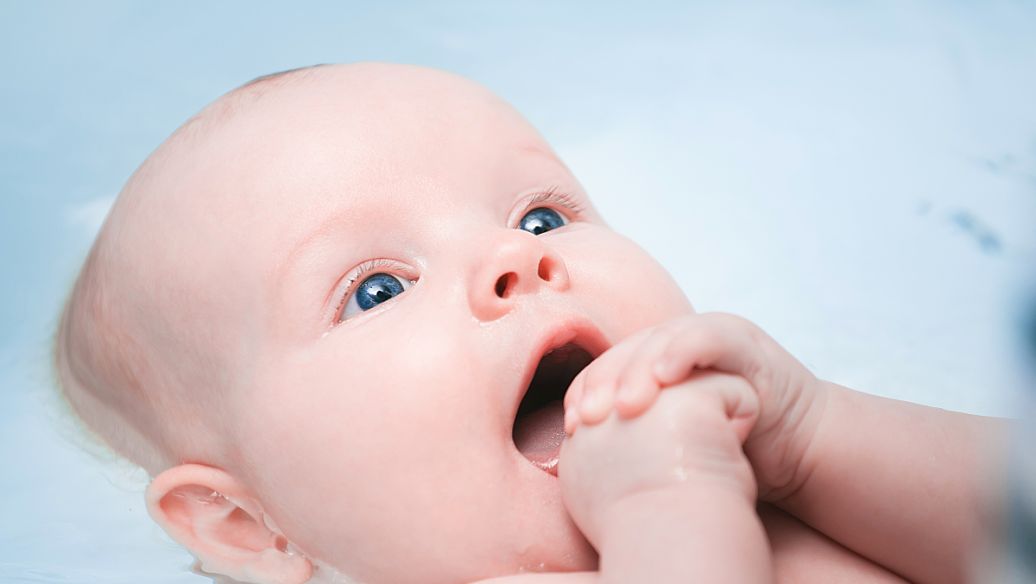 怎么和家长反映孩子吃手,孩子吃手家长必看