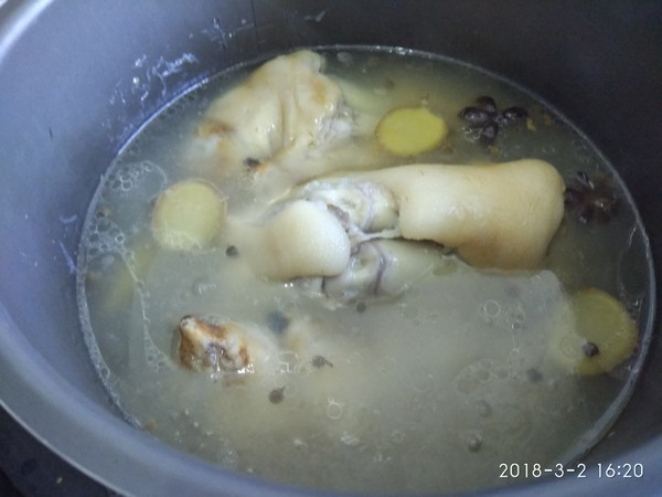 炖猪蹄时做到三不放,炖猪蹄要切不