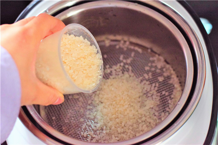 什么电饭煲煲饭又软又香,普通电饭煲脱糖米饭的做法