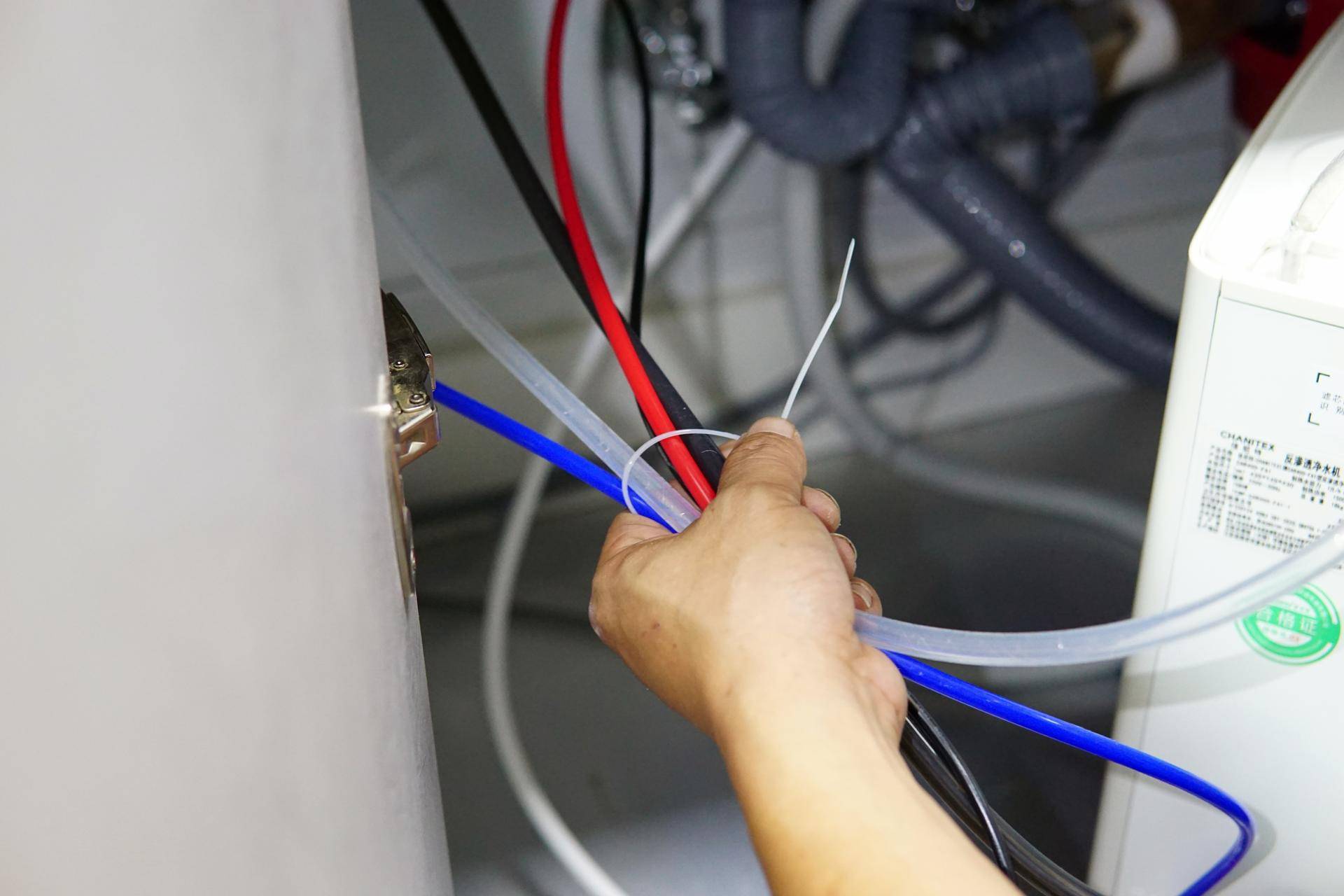 房价那么贵一点也不能浪费,台面净热一体净水机测评