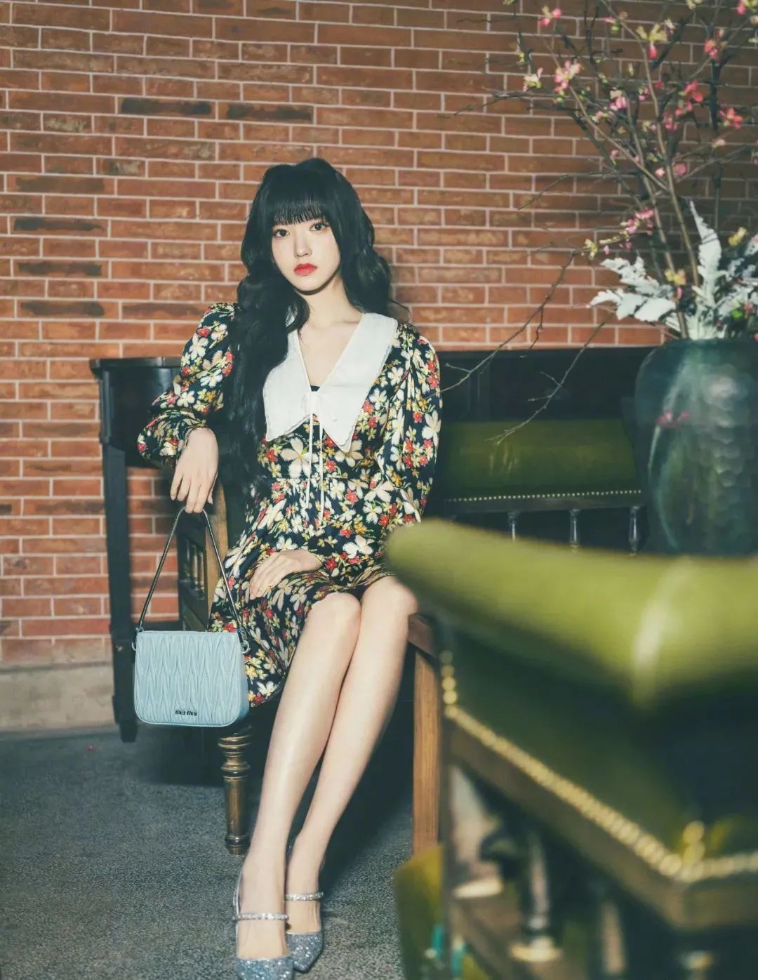 穿裙子要搭配什么鞋子才好看呢,红色上衣黑色裙子配什么鞋子好看