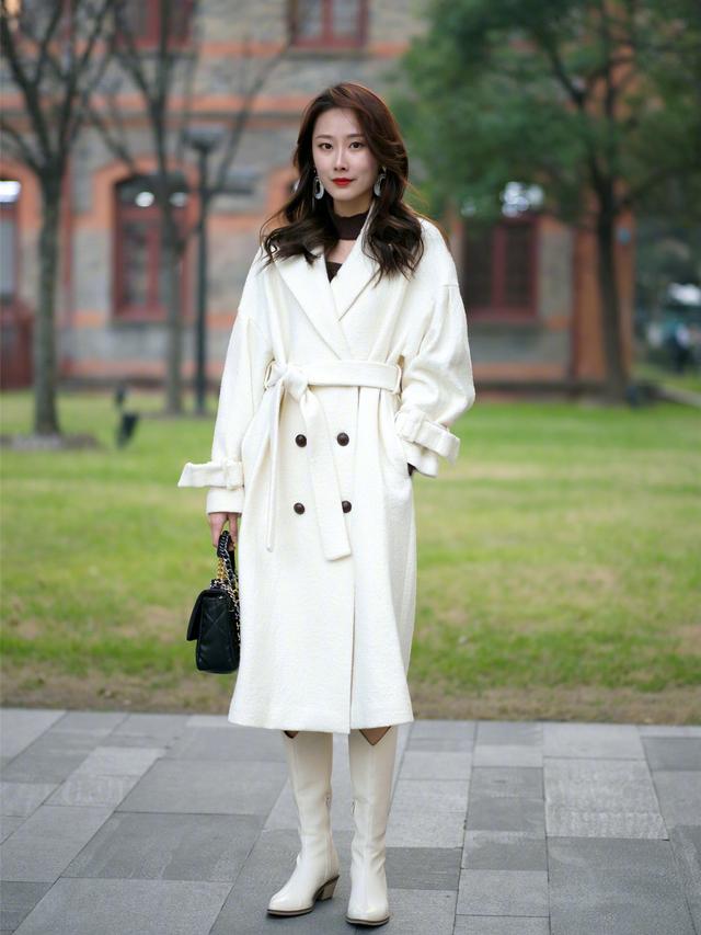 什么款短靴配长大衣好看,长靴小个子显高显瘦穿搭
