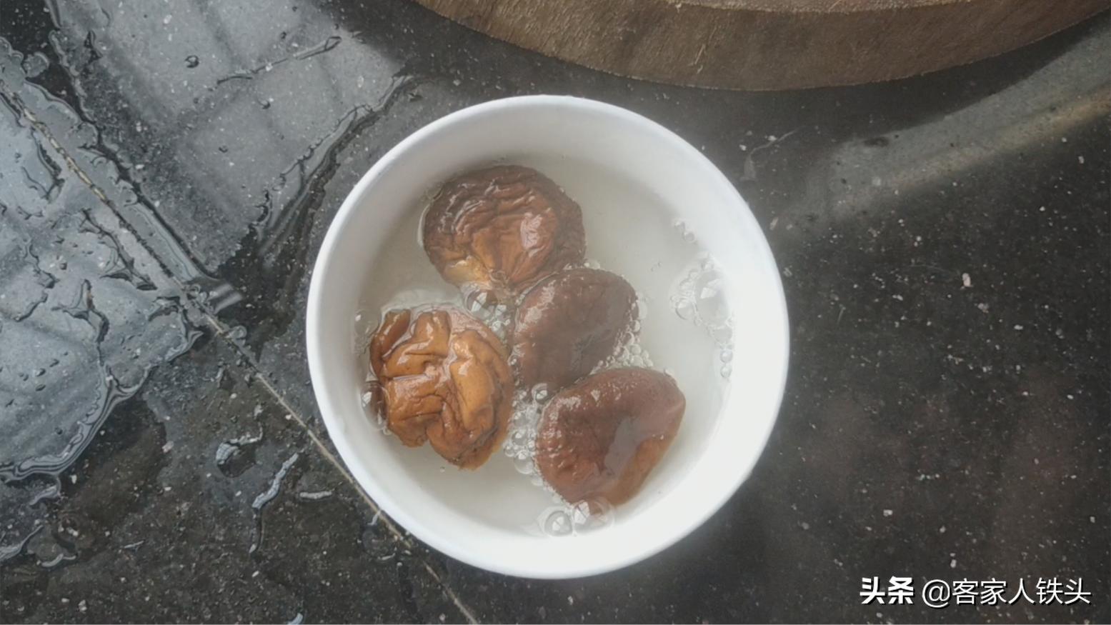 金鲳鱼加菜家常做法,香菇蒸金鲳鱼