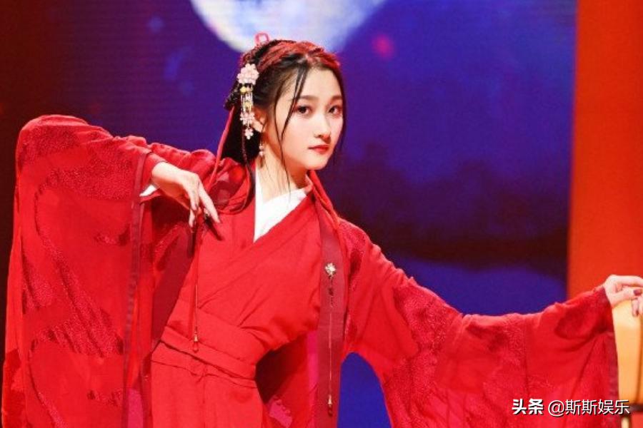 95后小花的古装造型盘点，杨超越温婉小巧，关晓彤端庄大气