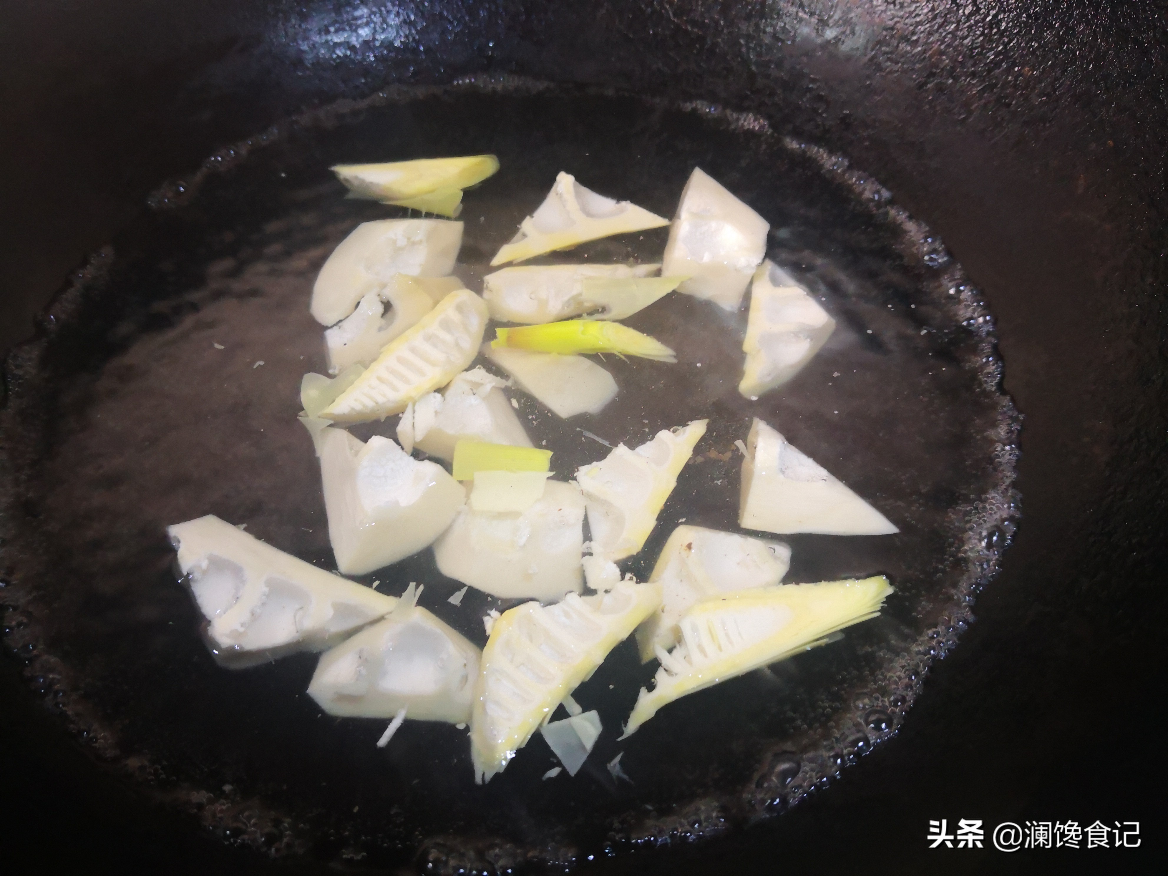 谁说螺蛳粉只有年轻人喜欢,螺蛳清明螺