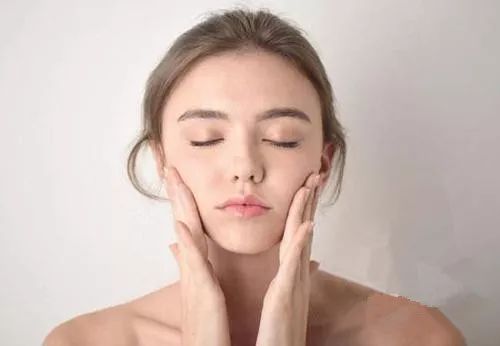 长痘应该避开这些化妆品