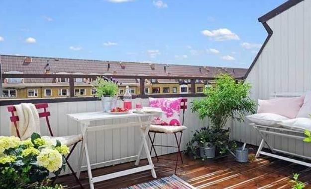 阳台上怎样做门窗才好看实用,阳台窗户太小怎么设计门窗