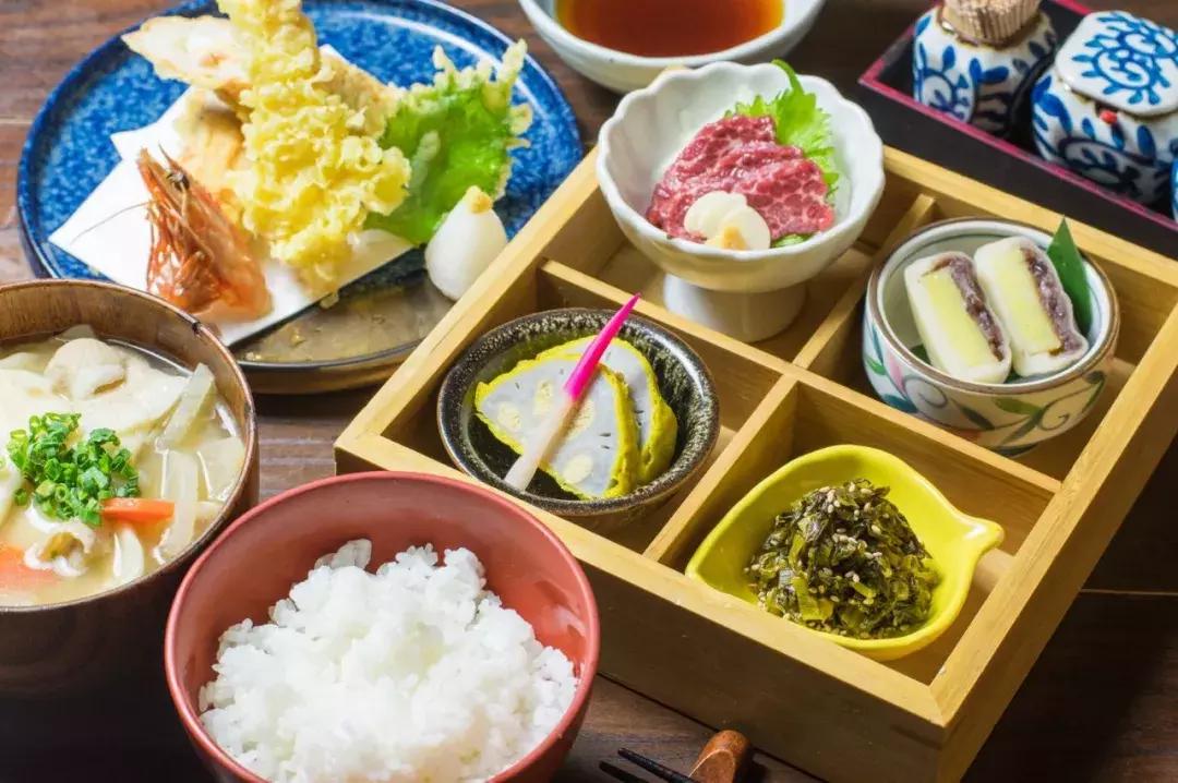 熊本熊真身零距离接触，观看表演，还有熊本限定套餐好吃好喝