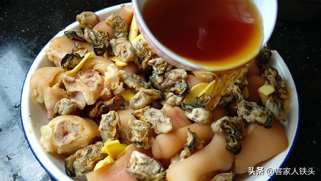 懒人高压锅猪脚焖黄豆做法,懒人版的猪脚焖花生